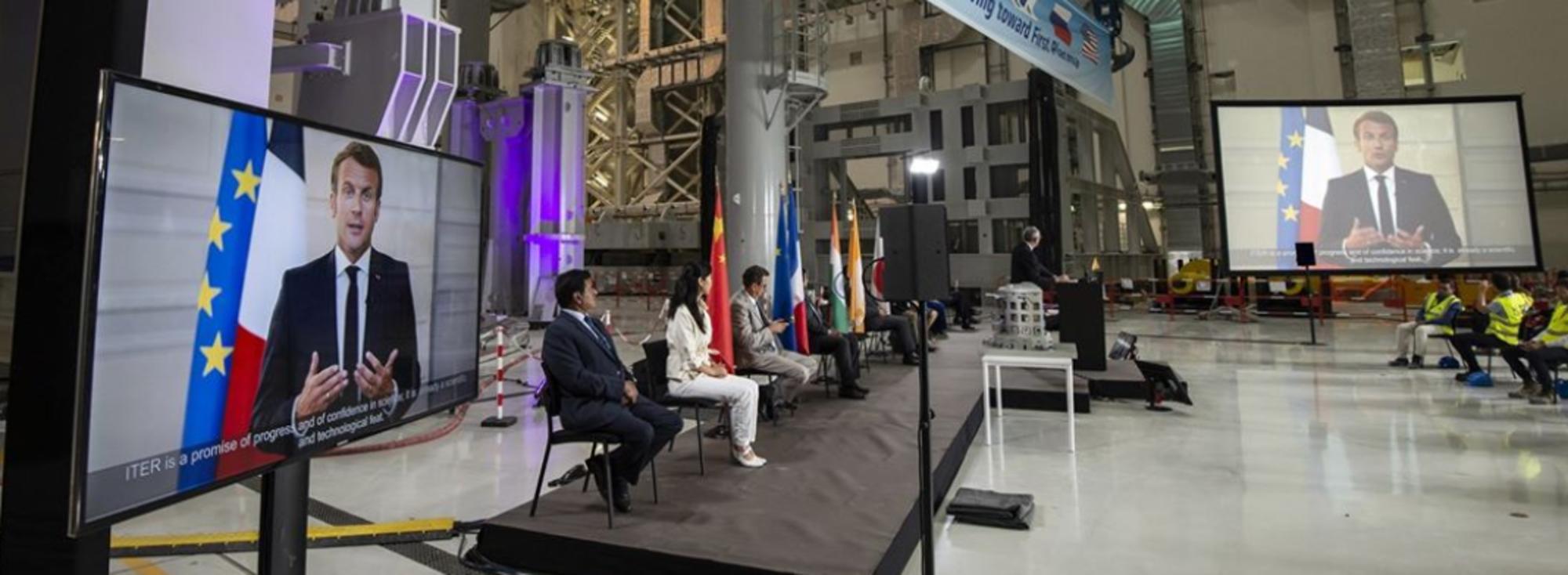 El presidente de Francia, Emmanuel Macron, envideoconferencia para apoyar el inicio del montaje de las piezas maestras del reactor de fusión ITER el 28 de julio de 2020. Fuente: Sortir du nucléaire